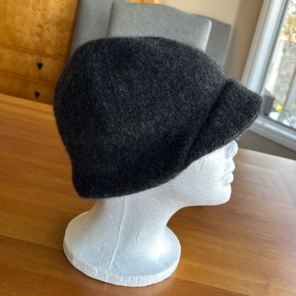 The Row Accessories - EUC THE ROW  ZENO BEANIE womens charcoal grey 100% wool knit cap xs/s